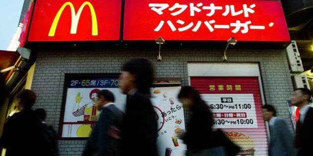 People haste their way home after work and go past a McDonald's hamburger shop in downtown Tokyo, Monday, May 9, 2005. McDonald's Holdings Co. which is 50%-owned by the U.S. hamburger giant, said its group net profit more than tripled to 1.92 billion yen (US$18.6 million) from 560 million yen (US$5.3 million) a year ago. (AP Photo/Junji Kurokawa)