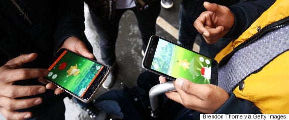 ポケモンgo 靖国神社でプレイする人々も 参拝客 ここはゲームをする場所じゃない ハフポスト News