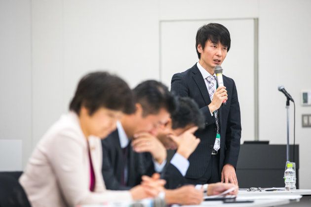 セクシャリティと法について詳しい金沢大学の谷口洋幸准教授（右）