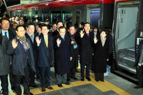 北朝鮮で南北鉄道の着工式。工事のめどは立っていないが、実現への強い