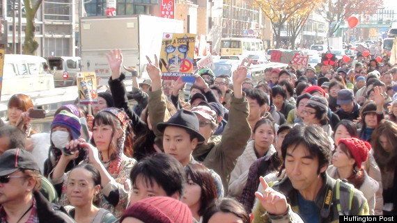 山本太郎氏らと共に三宅洋平氏が 大デモ 開催 デモは いてもたってもいられない人たちの行き場所 ハフポスト