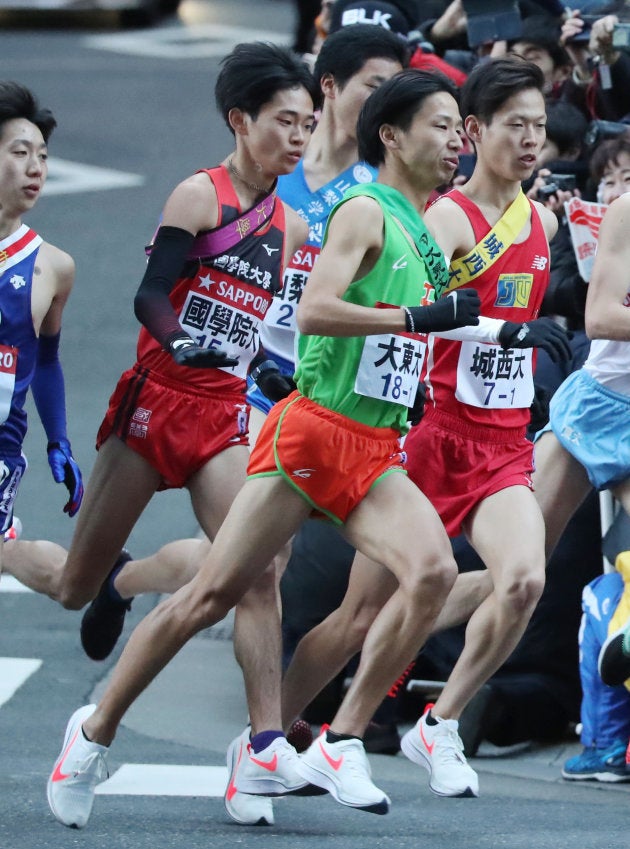 箱根駅伝 選手転倒に大迫傑さん 感動する場面ではない 足を引きずる選手への 感動的実況 に賛否 ハフポスト News