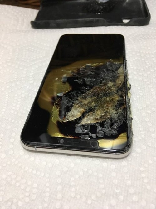 ポケットに入れていたiPhone XS Maxが燃える？ 米オハイオ州の男性が 