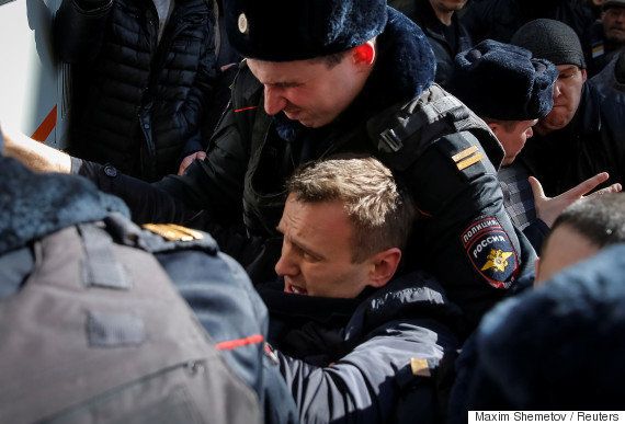 「プーチンのいないロシアを！」モスクワなどで大規模デモ　野党勢力の指導者が拘束される