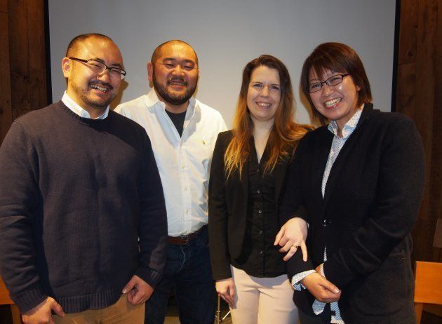（左から）原告の相場謙治さんと古積健さん、クリスティナ・バウマンさんと中島愛さん。
