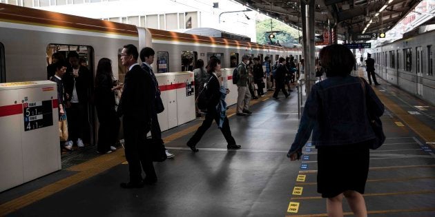 インフルエンザウイルスを女性から検出 中目黒駅のホーム転落で死亡 ふらふらしていた という目撃情報 ハフポスト