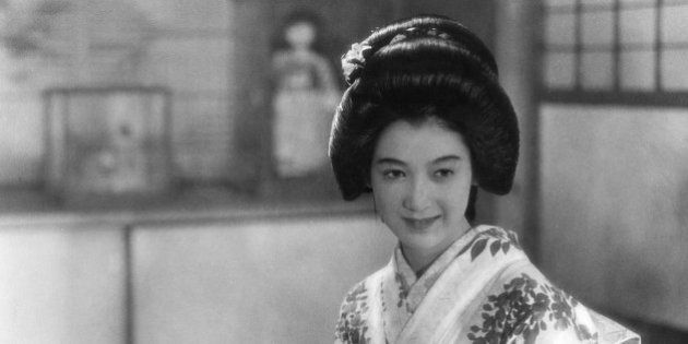 (GERMANY OUT) Setsuko Hara (nee Masae Aida)*17.06.1920-actress, Japan, dressed in a festival kimono, date unknown, probably around 1940, published in Das Reich 2/1941, photo by Arnold Fanck (Photo by ullstein bild/ullstein bild via Getty Images)