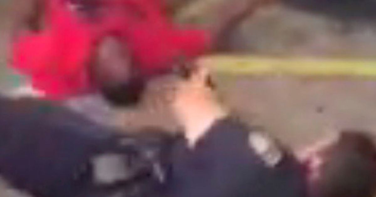 バトンルージュの動画 の衝撃広がる 白人警官が黒人男性を取り押さえて射殺 閲覧注意 ハフポスト