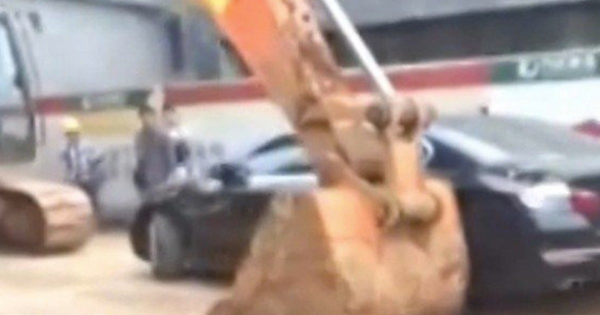 動画 中国で工事現場に高級車を放置するとこうなる ハフポスト