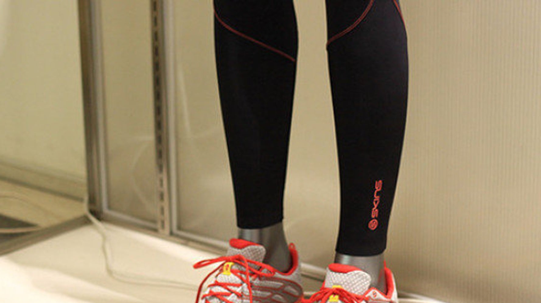 LE SSERAFIM 黒レギンス フォトカード付き LE SSERAFIM（ルセラフィム