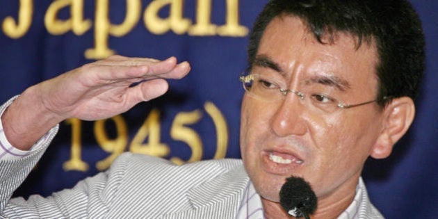 Tokyo, JAPAN: Japanese Senior Vice Minister of Justice Taro Kono speaks to foreign journalists in Tokyo, 31 July 2006. Kono, showing a willingness to run in the Liberal Democratic Party (LDP) presidential election, criticized Prime Minister Junichiro Koizumi's visits to Tokyo's controversial Yasukuni Shrine. AFP PHOTO/YOSHIKAZU TSUNO (Photo credit should read YOSHIKAZU TSUNO/AFP/Getty Images)