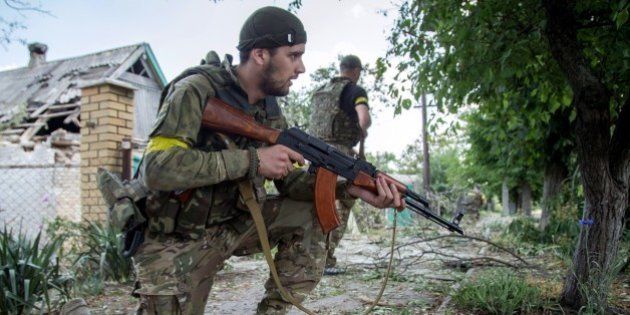 Ukrainian servicement hold guns during fightings in the Ukrainian city of Mariinka, in the region of Donetsk on June 4, 2015. Ukrainian President warned of the 'colossal threat' of a resumption of major clashes in eastern Ukraine where at least 24 people have died in renewed fighting between government forces and pro-Russian rebels.AFP PHOTO/ OLEKSANDR RATUSHNIAK (Photo credit should read OLEKSANDR RATUSHNIAK/AFP/Getty Images)