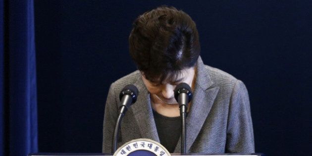 South Korean President Park Geun-Hye bows during an address to the nation, at the presidential Blue House in Seoul, South Korea, 29 November 2016. REUTERS/Jeon Heon-Kyun/Pool