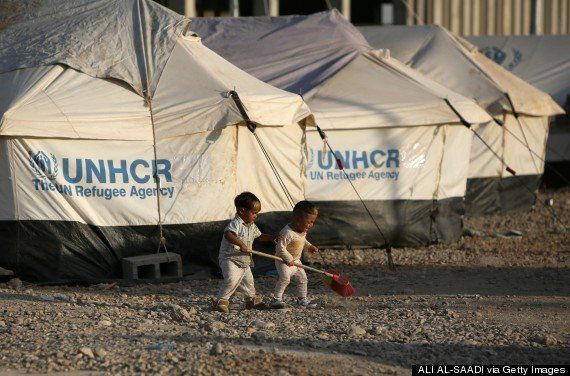 （アルビルから10kmの位置にある難民キャンプ）Displaced Iraqi children, who fled their home a few weeks ago due to attacks by Islamic State (IS) jihadists in the northern city of Mosul, play at the Bahrka camp where they found shelter, ten kilometres west of Arbil, in the autonomous Kurdistan region of Iraq, on August 27, 2014. AFP PHOTO/ALI AL-SAADI (Photo credit should read ALI AL-SAADI/AFP/Getty Images)