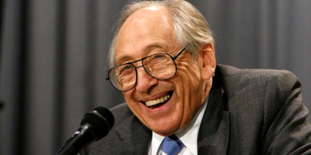 Author and futurist Alvin Toffler delivers a speech to South Korean high school students during a meeting at Posung high school in Seoul June 4, 2007. REUTERS/Jo Yong-Hak (SOUTH KOREA)