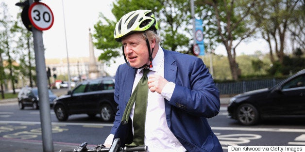 趣味はサイクリング。自転車で通勤することも