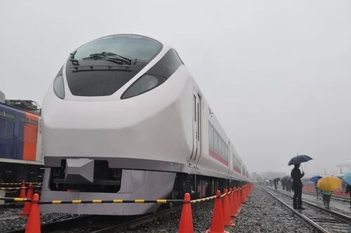 フォーエヴァースペシャル2015－「2015年で消滅」の列車