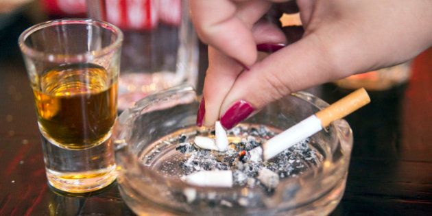 小さなバーやスナック 禁煙 規制せず 受動喫煙防止で厚労省が原案 ハフポスト