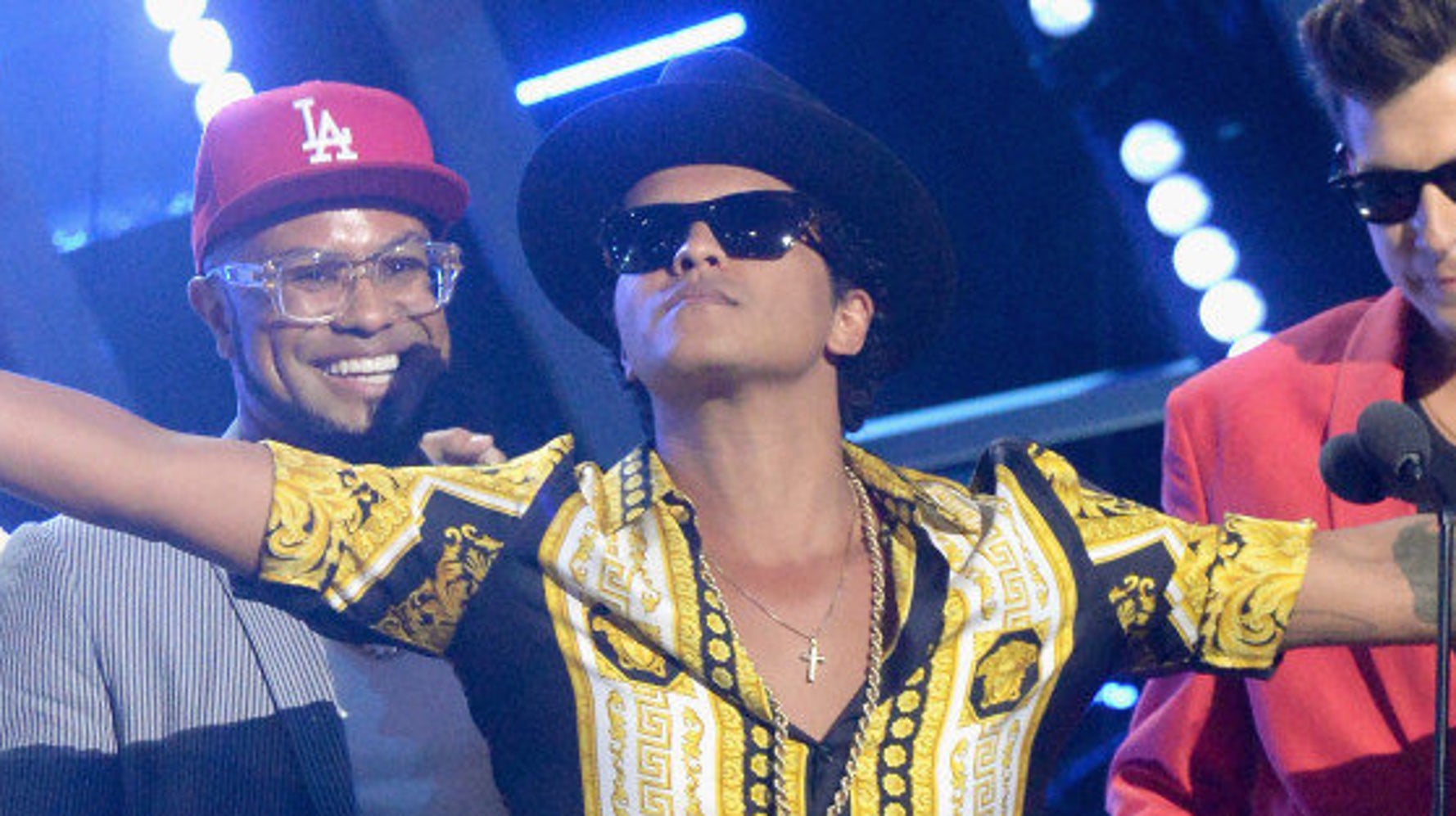 ブルーノ マーズが歌う大ヒット曲 ハリウッド黄金時代のステップと完全に一致 動画 ハフポスト News