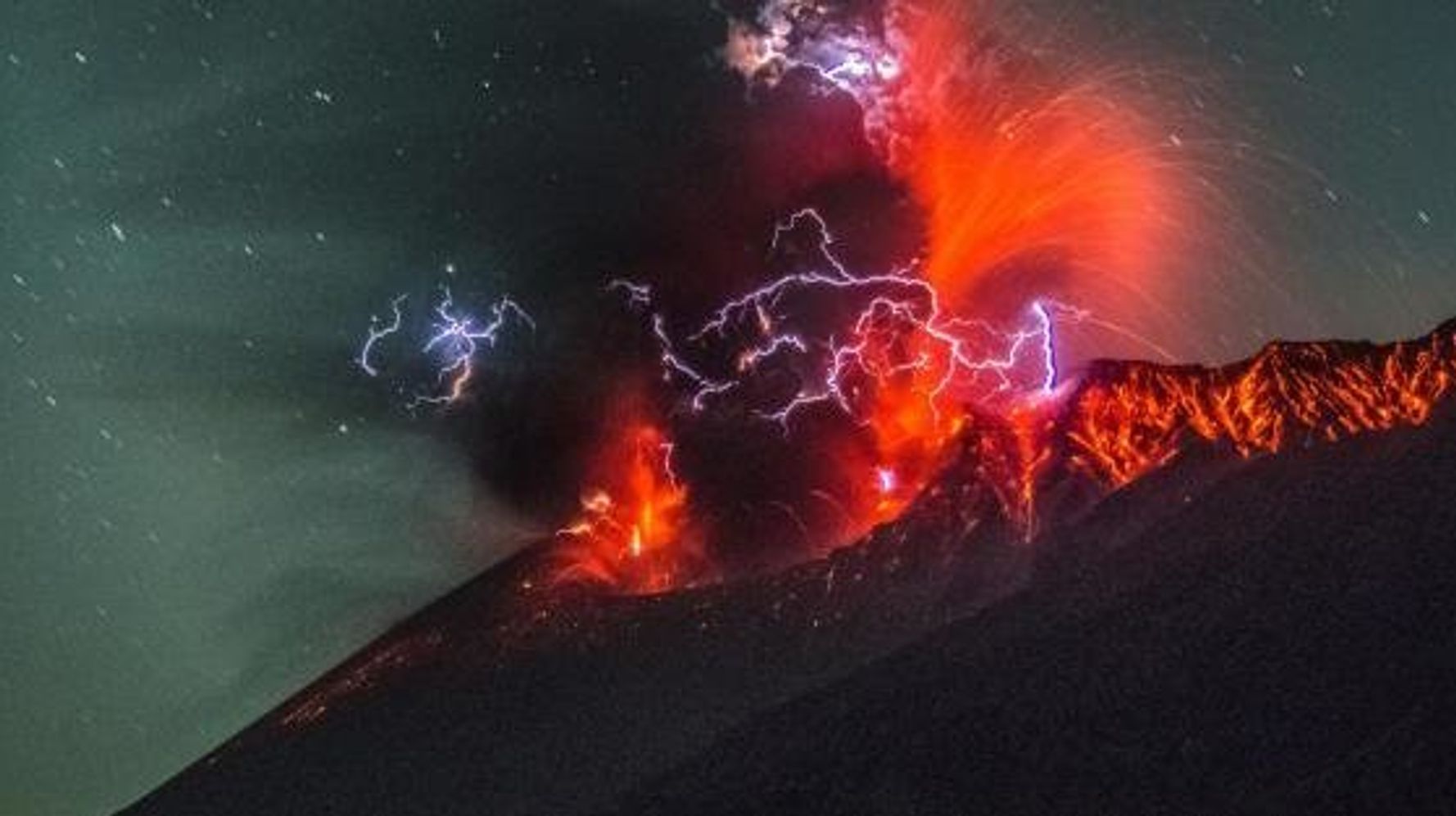 鹿児島 桜島 夜の噴火を捉えた写真が神秘的 ハフポスト News