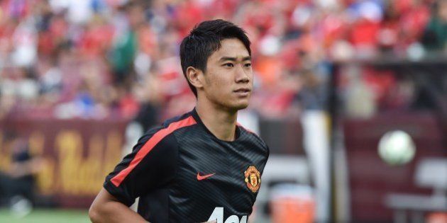 Manchester United's Shinji Kagawa smiles at fans before a Champions Cup match against Inter Milan at FedEx Field in Landover, Maryland, on July 29, 2014. AFP PHOTO/Nicholas KAMM (Photo credit should read NICHOLAS KAMM/AFP/Getty Images)