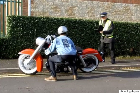 バイクの原寸大プラモデルを道端に駐車させてみた 動画 ハフポスト