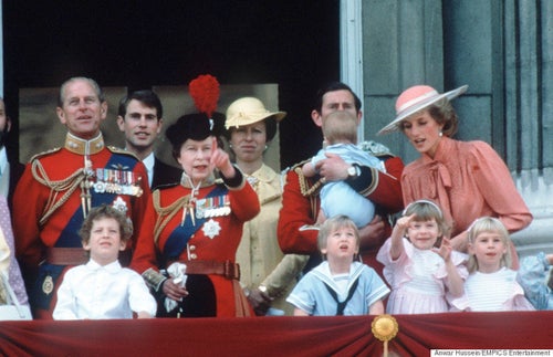 エリザベス女王の誕生会、シャーロット王女も祝う。31年前にそっくりな