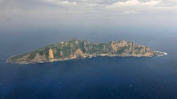 尖閣諸島の接続水域に中国軍艦　日本政府、深夜に異例の抗議