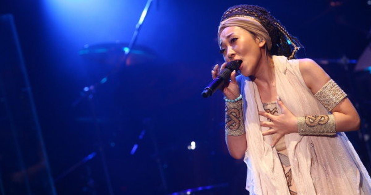 Misia バラエティー初出演 明石家さんまの頭に ものの数分 でカラフルな布を巻く ハフポスト Misia バラエティー初出演 明石家さんまの頭に ものの数分 でカラフルな布を巻く ハフポスト