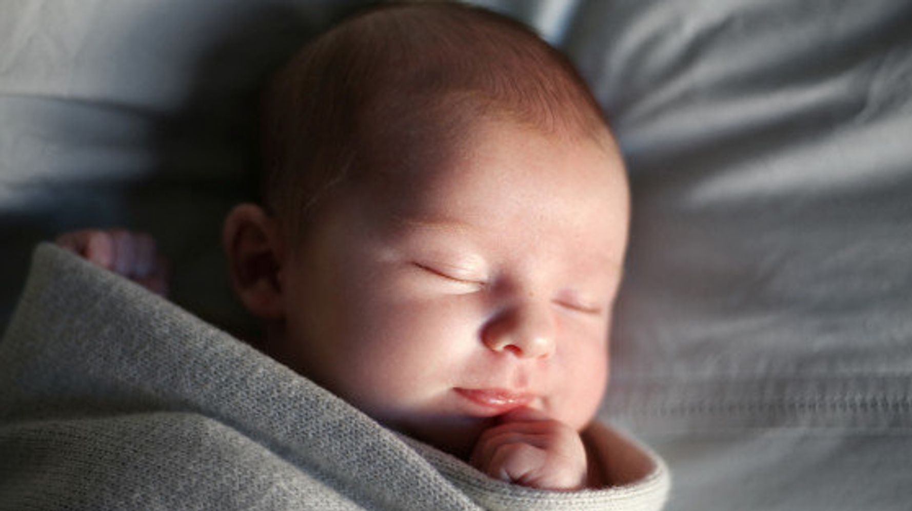 フランスの子供が新生児から1人で寝る理由 出生率2 01の裏に 重圧なく育児できる 環境 ハフポスト News