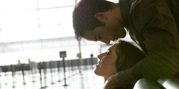 この男が変なだけだ 見知らぬ女性にキスして逮捕されたイタリア人に同郷のジャーナリストも呆れる ハフポスト この男が変なだけだ 見知らぬ女性にキスして逮捕されたイタリア人に同郷のジャーナリストも呆れる ハフポスト