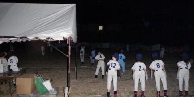 真夜中の ソフトボール大会 微動だにしない野球少年たちが怖すぎる 画像 ハフポスト