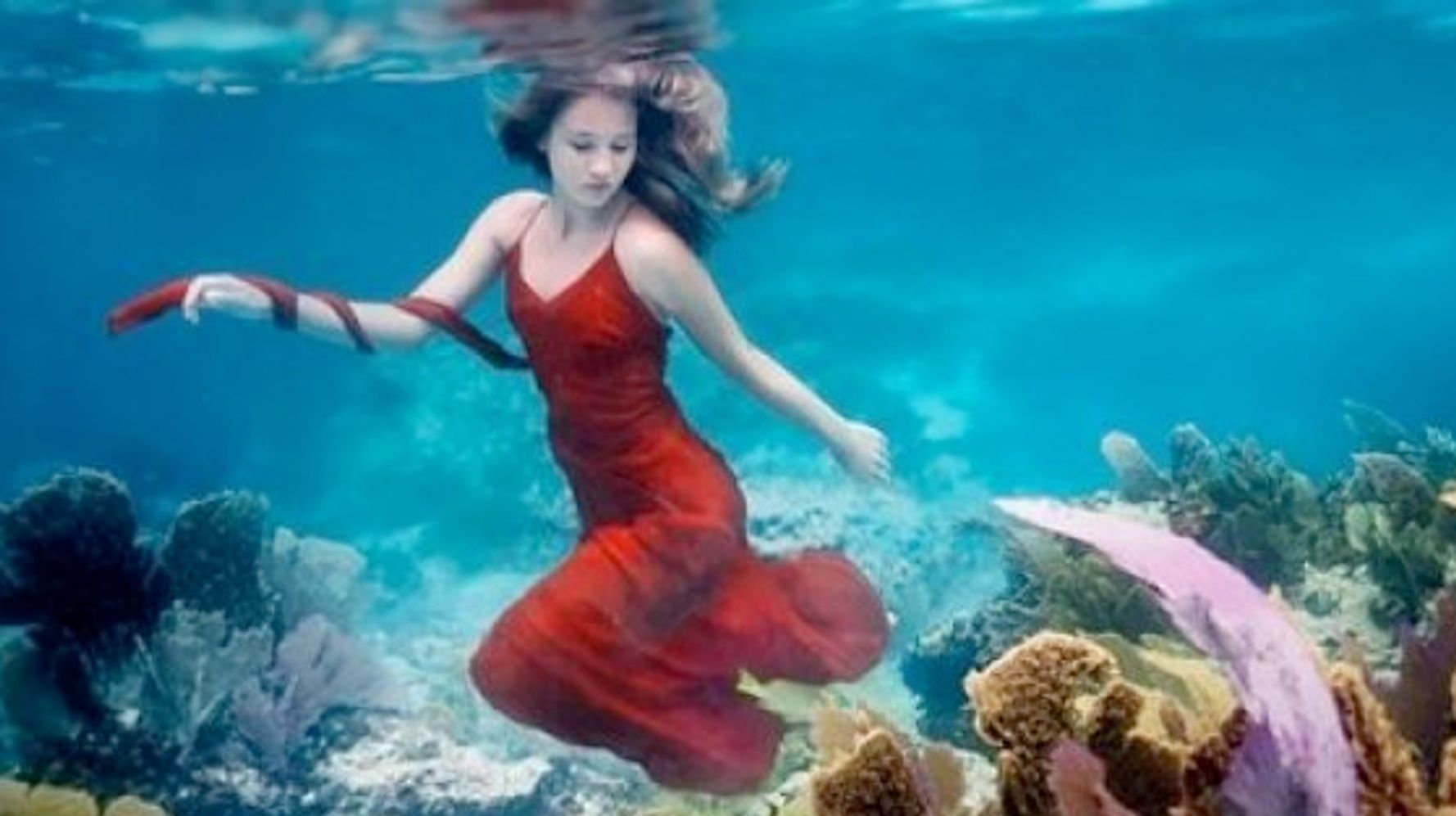 まるで人魚 海の生きものに愛される美しい少女がいた 画像 ハフポスト Life