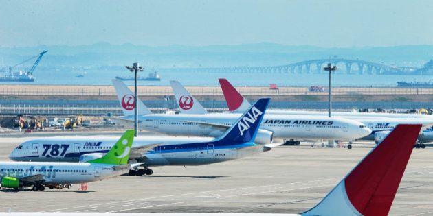 TOKYO, JAPAN - JANUARY 31: A general view of ANA and JAL Boeing 787 aeroplanes at Tokyo International Airport on January 31, 2013 in Tokyo, Japan. Boeing 787's biggest operator All Nippon Airways, grounded the Dreamliner aircrafts, after an emergency landing was made on January 16 and has since seen 459 flights cancelled this month. (Photo by Adam Pretty/Getty Images)