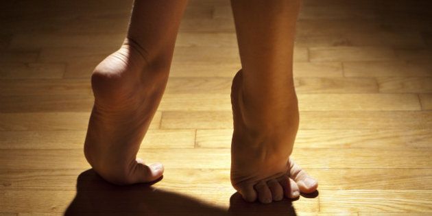モートン病 とは 足の中指 薬指の裏がしびれる人は注意 ハフポスト Life