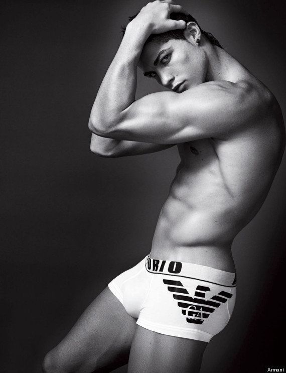クリスティアーノ ロナウド 鍛え抜かれた裸体を Vogue で披露 画像 ハフポスト