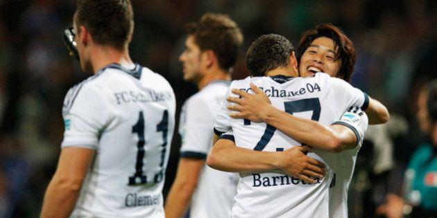 BREMEN, GERMANY - SEPTEMBER 23: Atsuto Uchida of Schalke celebrates with team mate Tranquillo Barnetta after victory in the Bundesliga match between SV Werder Bremen and FC Schalke 04 held at Weserstadion on September 23, 2014 in Bremen, Germany. (Photo by Dean Mouhtaropoulos/Bongarts/Getty Images)