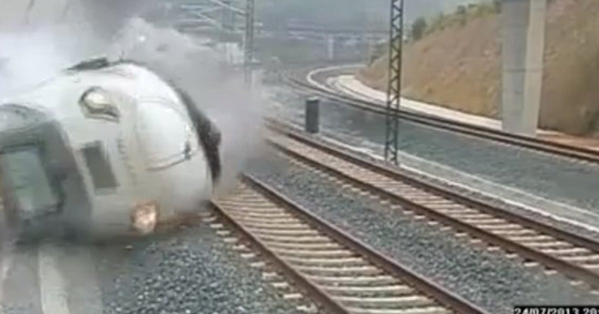 スペイン列車事故 現地の衝撃動画を公開 原因は速度超過か ハフポスト スペイン列車事故 現地の衝撃動画を公開 原因は速度超過か ハフポスト