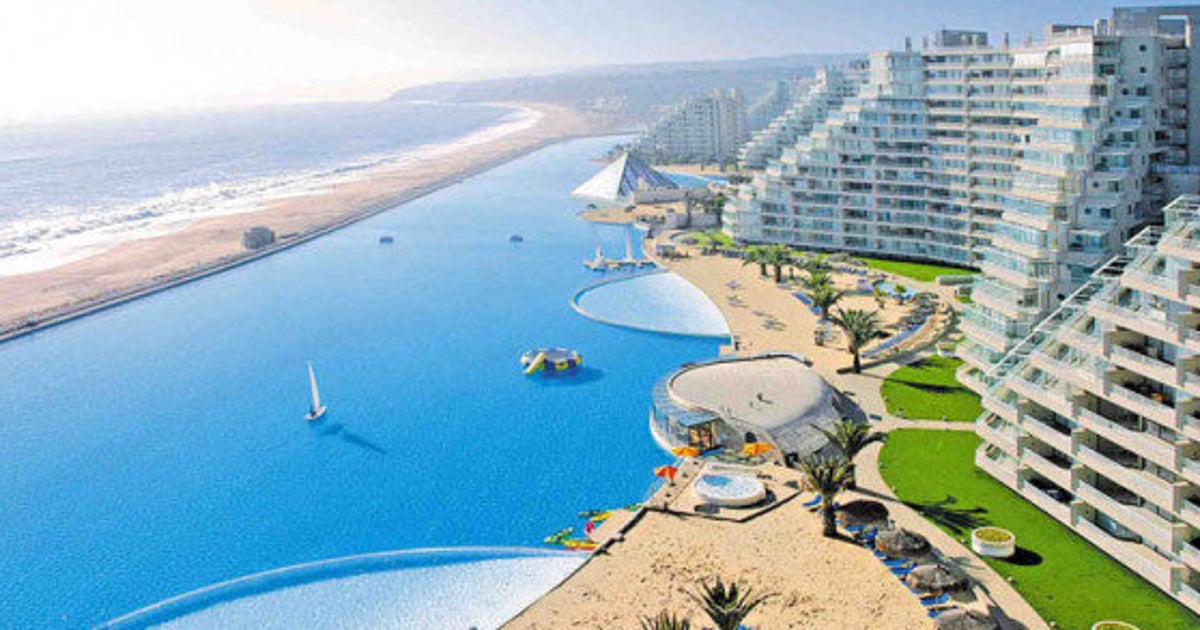 Uma das maiores piscinas do mundo em Algarrobo, Chile.