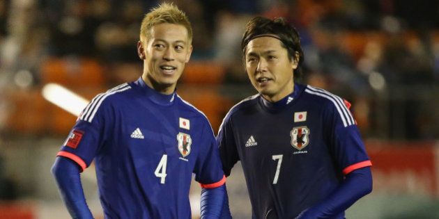 TOKYO, JAPAN - MARCH 05: (EDITORIAL USE ONLY) Keisuke Honda #4 and Yasuhito Endo #7 of Japan talk during the Kirin Challenge Cup international friendly match between Japan and New Zealand at National Stadium on March 5, 2014 in Tokyo, Japan. (Photo by Atsushi Tomura/Getty Images)