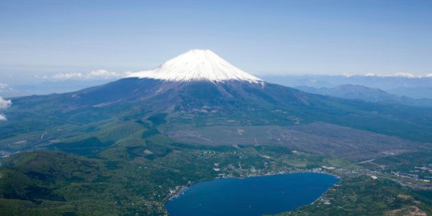 Japan, Koshinnetsu, Yamanashi Prefecture, Minamitsuru District, Fuji-Hakone-Izu National Park, View of snowcapped Mount Fuji. (Photo by: JTB Photo/UIG via Getty Images)