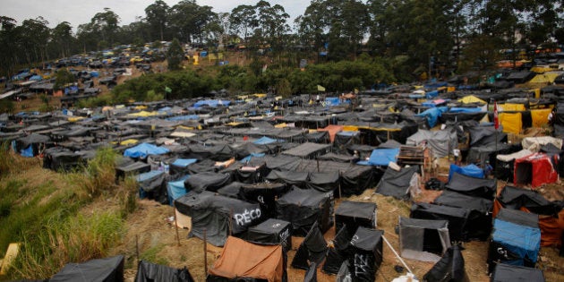 ワールドカップ 会場建設で増加するホームレス 画像 ハフポスト