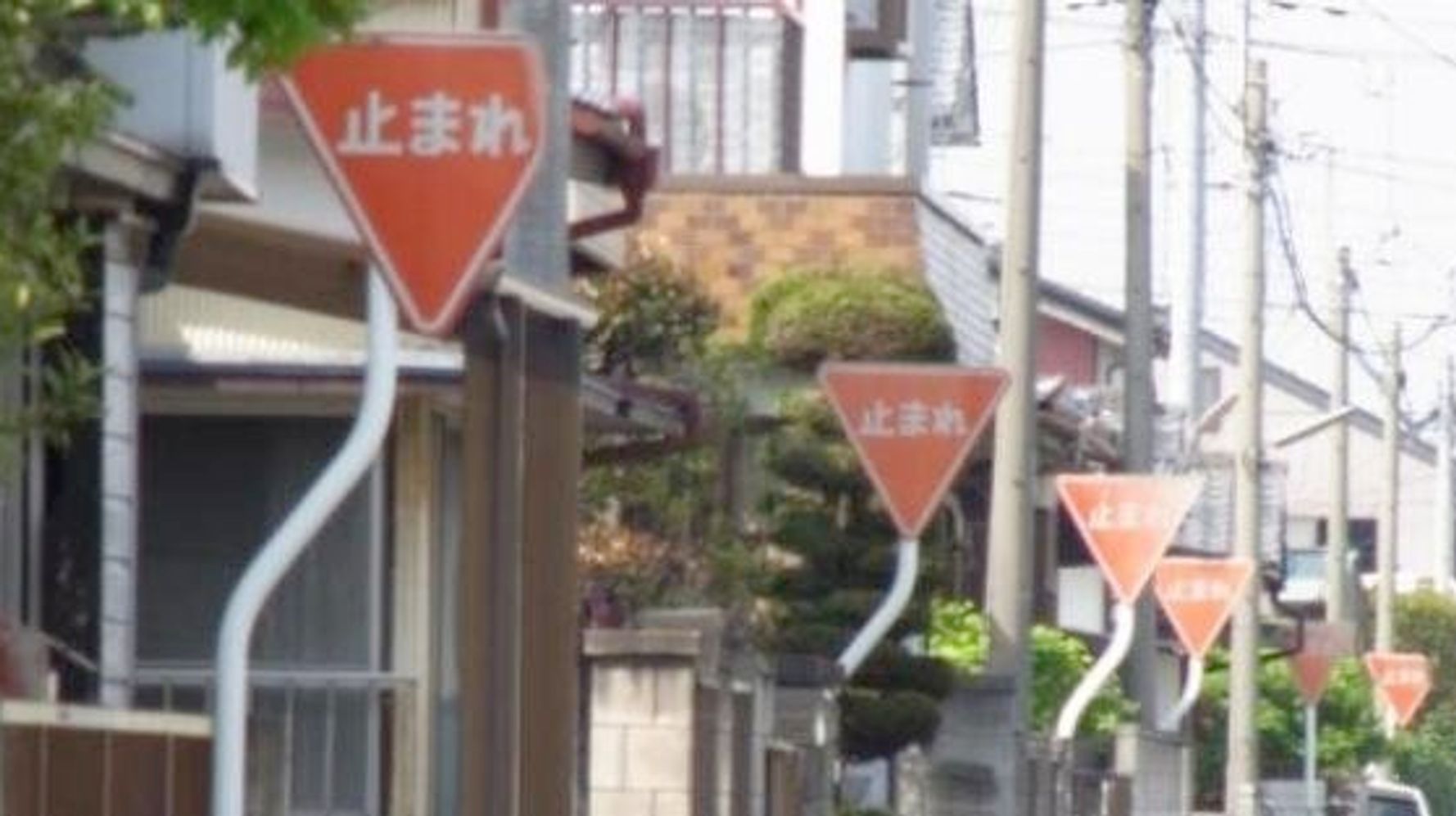 群馬県大泉町にある 止まれ の標識がすごい 画像 動画 ハフポスト News