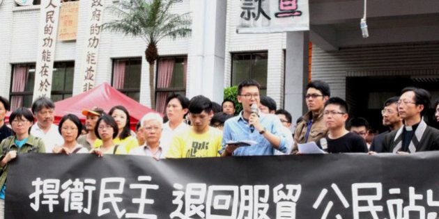 台湾、立法院の占拠「太陽花学運」ルポ　熱気「野外フェスのよう」