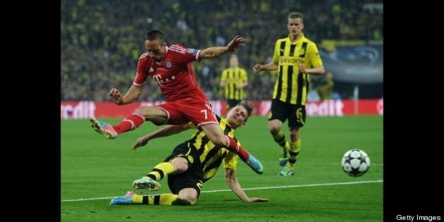 LONDON, ENGLAND - MAY 25: Lukasz Piszczek of Borussia Dortmund tackles Franck Ribery of FC Bayern Muenchen...
