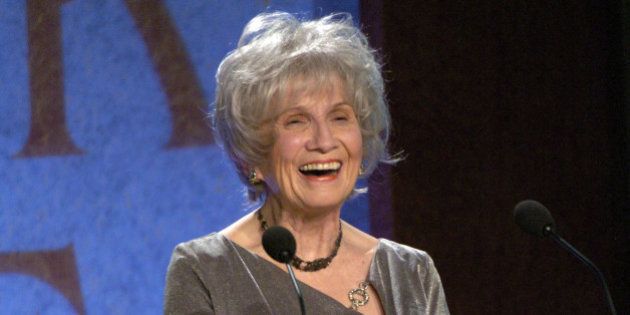 Alice Munro accepts the 2004 Giller Prize for her collection of short stories entitled, 'Runaway' Thursday night at the Four Season's Hotel in Toronto. (Photo by Lucas Oleniuk/Toronto Star via Getty Images)