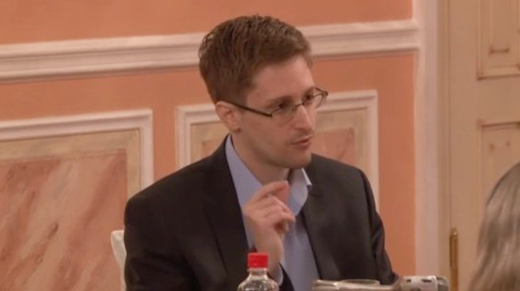 エドワード・スノーデン氏の最新動画を公開「底引き網のような監視は国を傷つける」と米政府を批判 | ハフポスト NEWS