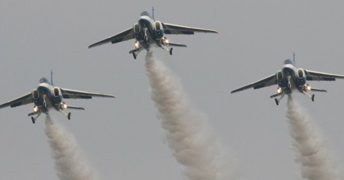 入間航空祭に過去最多の32万人が来訪 ブルーインパルスの曲芸飛行に