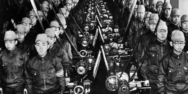 JAPAN - 1939: War 1939-1945. Japanese students mobilized to work in a factory. LAPI-45399A. (Photo by LAPI/Roger Viollet/Getty Images)