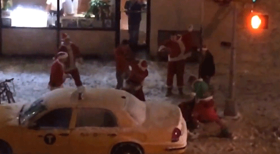 酔っぱらいサンタが通行人と乱闘騒ぎ クリスマスの悪名高き風物詩 サンタコン 動画 ハフポスト 酔っぱらいサンタが通行人と乱闘騒ぎ クリスマスの悪名高き風物詩 サンタコン 動画 ハフポスト